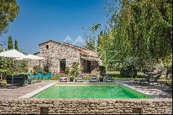 Gordes: Magnificent Stone Villa