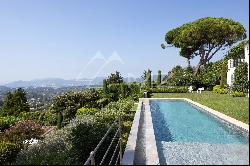 Mougins Village - Superb property with sea view