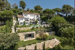 Mougins Village - Superb property with sea view