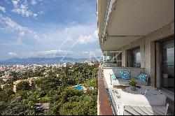 SOLE AGENT: Superb contemporary apartment with sea view