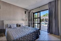 Prestigious villa in domain with Golf