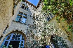 Private historical mansion in the Aix en Provencecountryside