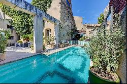 Private historical mansion in the Aix en Provencecountryside