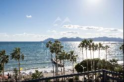 Cannes - Croisette - 6-room flat with panoramic sea view