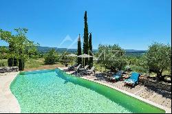 Luberon - Exquisite property with heated pool