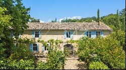 Luberon - Exquisite property with heated pool