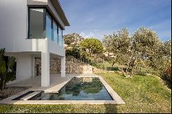 Modern property with panoramical sea and mountain view