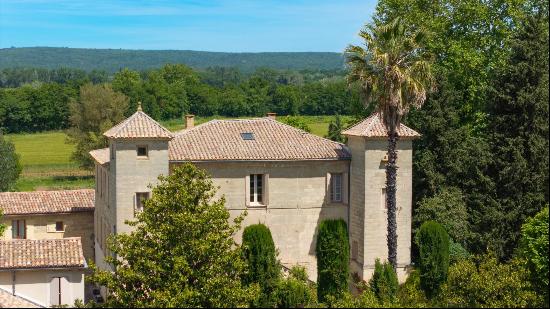 Uzès: Historical property from the 18th-century and its park, 5 minutes from the Place au