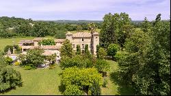 Uzès: Historical property from the 18th-century and its park, 5 minutes from the Place au