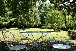 Uzès: Historical property from the 18th-century and its park, 5 minutes from the Place au