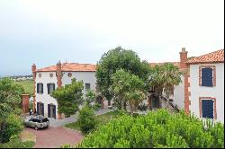 Â PERPIGNAN, LARGE TYPICAL BUILDING, 2 steps from the sea