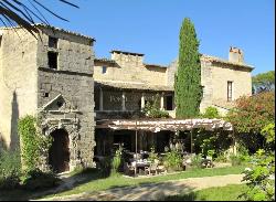 UZES ON FOOT - PROPERTY