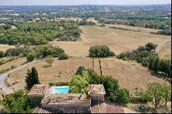 Bastide of the 15th century on a 51-hectare parcel, between Alès and Barjac