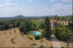 Bastide of the 15th century on a 51-hectare parcel, between Alès and Barjac