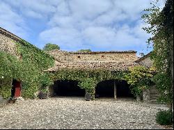 Bastide of the 15th century on a 51-hectare parcel, between Alès and Barjac