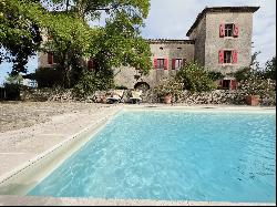 Bastide of the 15th century on a 51-hectare parcel, between Alès and Barjac