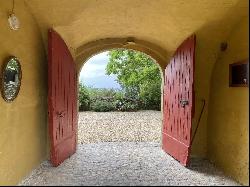 Bastide of the 15th century on a 51-hectare parcel, between Alès and Barjac