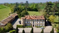 15th century medieval castle with gites, beautifully restored, 30 mn from Toulouse on 5 ha