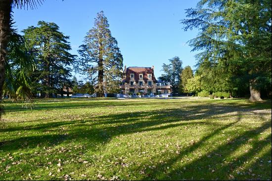 Splendid Art Deco manor