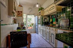 Uzès center - Authentic village house with terrace, garage and vaulted cellar.