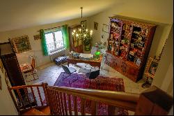 Uzès center - Authentic village house with terrace, garage and vaulted cellar.