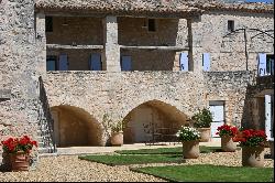 Near Uzès - Luxury property of 900 square meters surrounded by 400 hectares of private fo