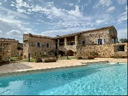 Near Uzès - Luxury property of 900 square meters surrounded by 400 hectares of private fo