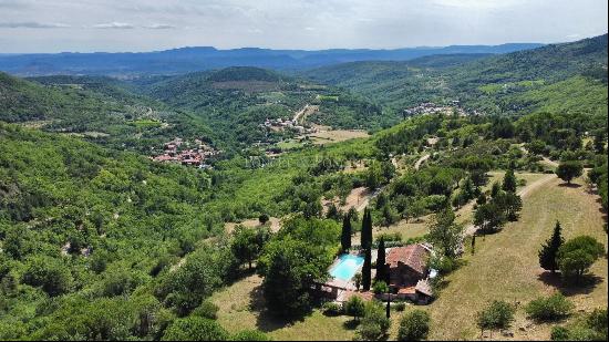 Sheepfold in an exceptional location with panoramic views, 45 minutes from Montpellier. S