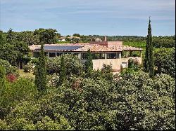 Modern AOP and ORGANIC 7 ha hobby vineyard at the gateway to Montpellier and the Mediterr