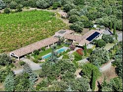 Modern AOP and ORGANIC 7 ha hobby vineyard at the gateway to Montpellier and the Mediterr