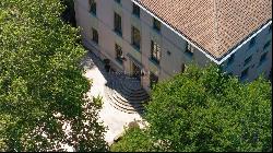 Enchanting chateau with its breathtaking chapel 10 minutes from Nîmes