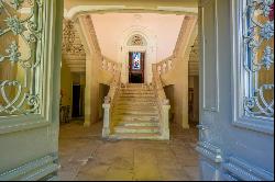 Enchanting chateau with its breathtaking chapel 10 minutes from Nîmes