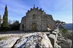 19th-century castle with 360° panoramic view!