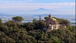 19th-century castle with 360° panoramic view!