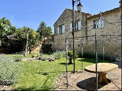 Former wine farmhouse and its vast outbuildings