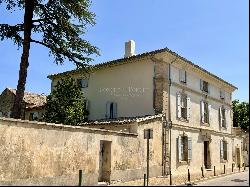 Former wine farmhouse and its vast outbuildings