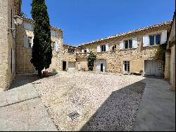 Former wine farmhouse and its vast outbuildings