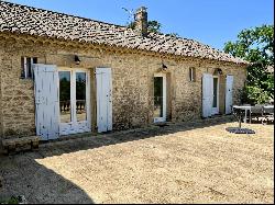 Former wine farmhouse and its vast outbuildings