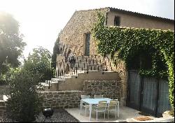 Agro-tourism property for events, approx. 15 ha with vineyards, 20 mins from Montpellier