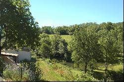 Very quiet property south of Carcassonne and in the heart of the green Aude on 21 ha, Hou