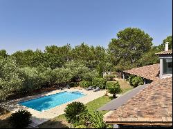 Magnificent 330 m² villa on a 4,335 m² wooded plot, just 10 minutes from the Écusson of N