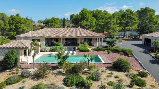 Exceptional villa close to Narbonne.