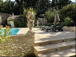 Former 19th century stable with large garden in the heart of Uzes