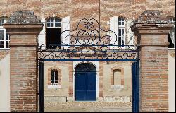 CASTLE typical of the Toulouse region, 15 minutes from downtown, 1200 m2 with reception r