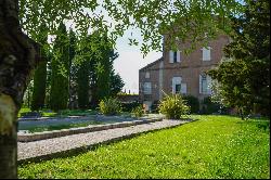 CASTLE typical of the Toulouse region, 15 minutes from downtown, 1200 m2 with reception r