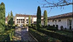 Beautiful castle, hotel and reception rooms, one hour north of Toulouse