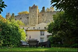 HOUSE OF CHARACTER at the foot of the medieval town of CARCASSONNE, with garden