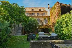 HOUSE OF CHARACTER at the foot of the medieval town of CARCASSONNE, with garden