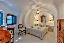 Α Historic Residence in Fira, Santorini