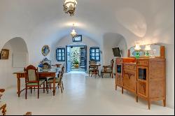 Α Historic Residence in Fira, Santorini